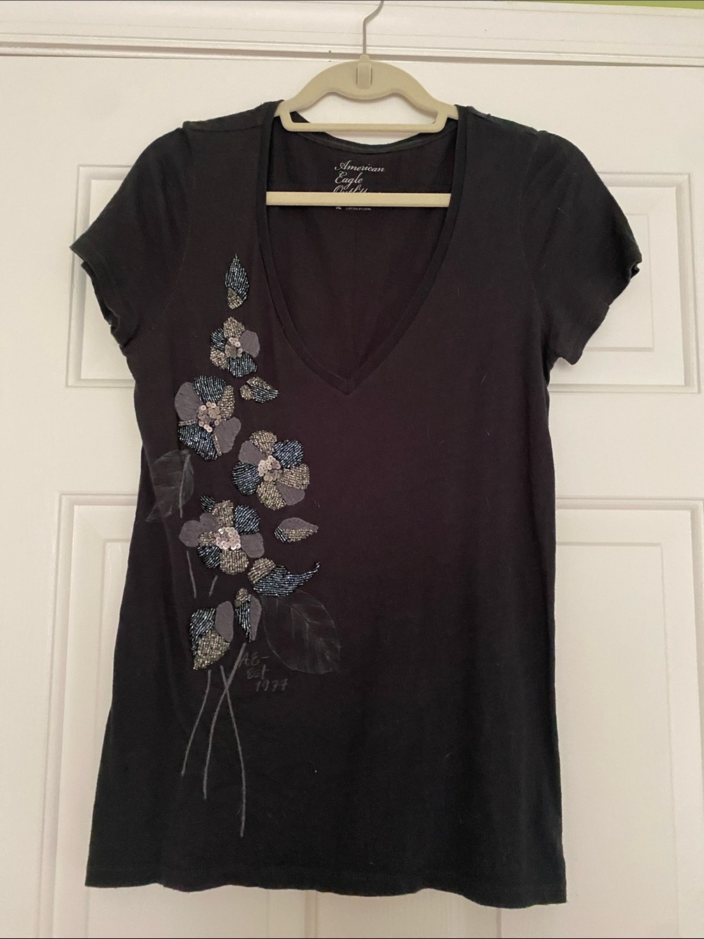 American Eagle Outfitters Charcoal V-Neck Floral Beaded Tee - Size Large